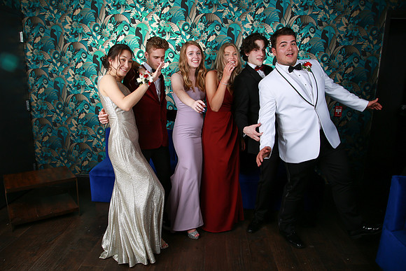 PROM 2019-8243