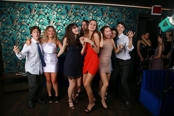 PROM 2019-8827