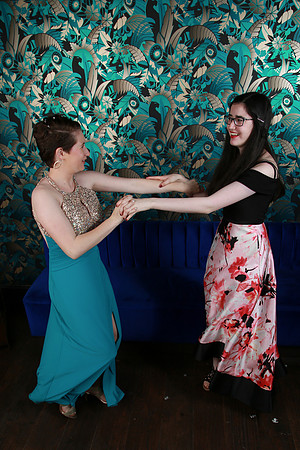 PROM 2019-7987
