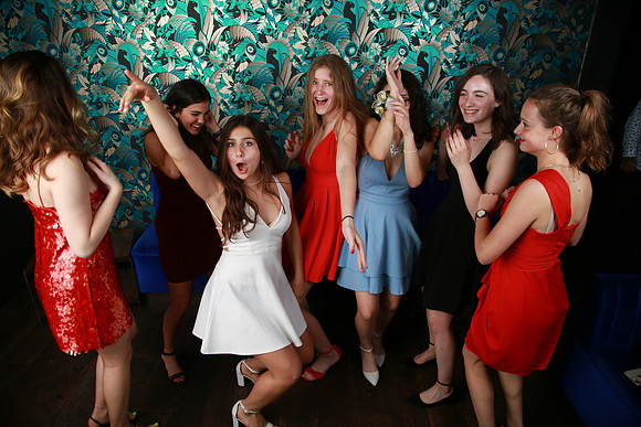 PROM 2019-8604