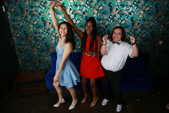 PROM 2019-9025