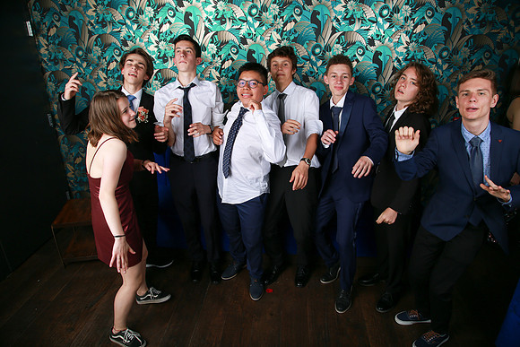 PROM 2019-8438