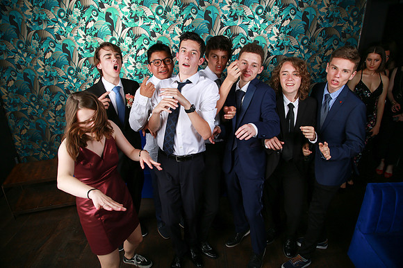PROM 2019-8443