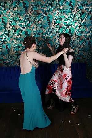 PROM 2019-7989