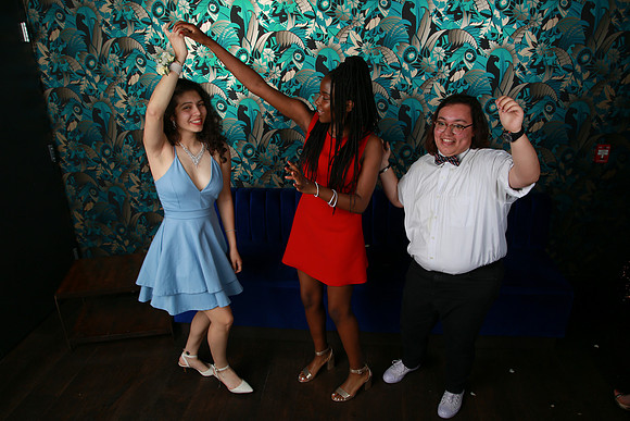 PROM 2019-9026