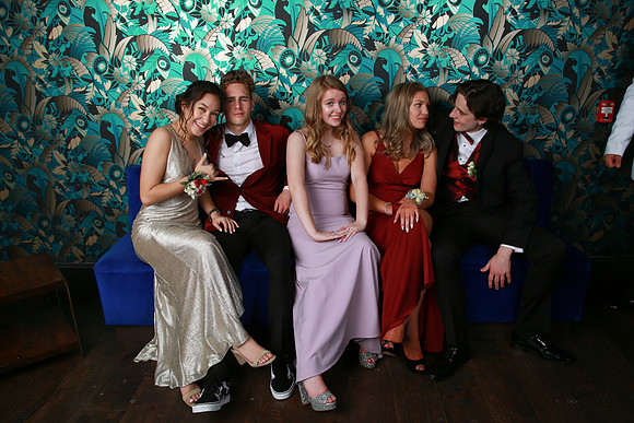 PROM 2019-8240