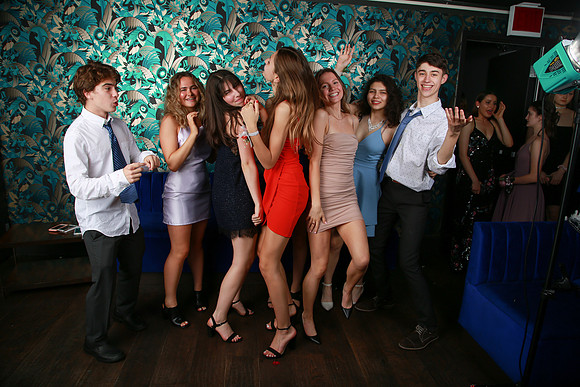 PROM 2019-8829