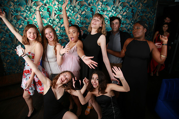 PROM 2019-8083