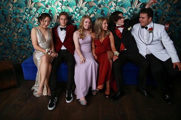 PROM 2019-8233