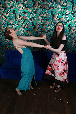 PROM 2019-7982