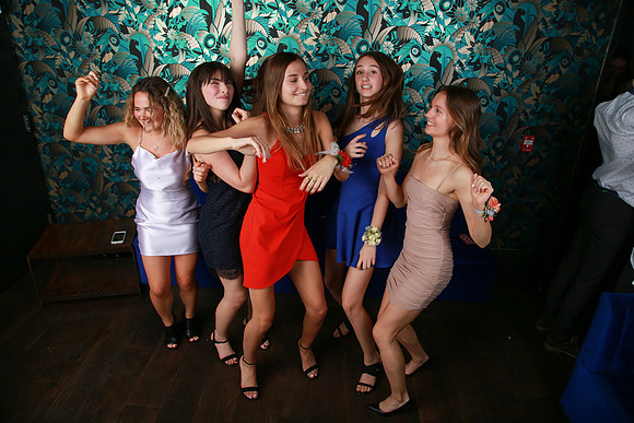 PROM 2019-8794