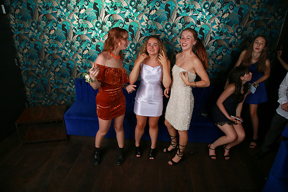 PROM 2019-8742