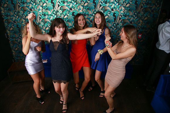PROM 2019-8796