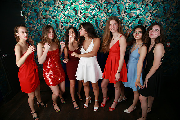 PROM 2019-8589