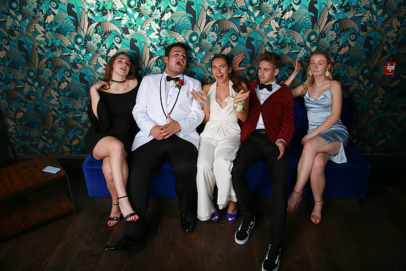 PROM 2019-8305