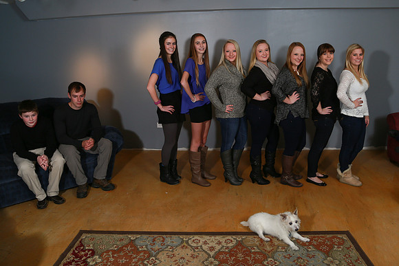 ZAHN CUTE GROUP PIC-5432