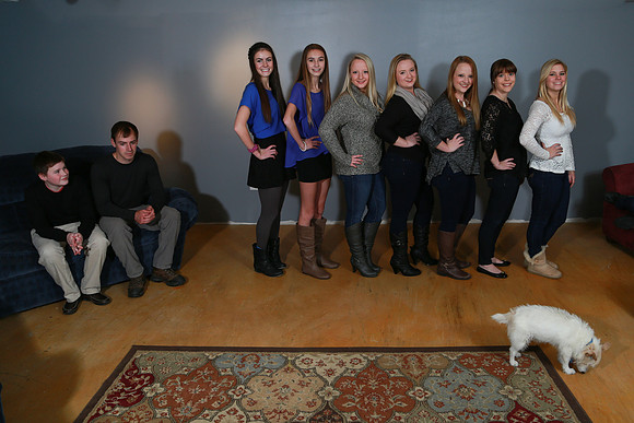 ZAHN CUTE GROUP PIC-5433
