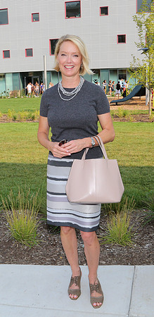 SHARON LANGSHUR in Hugo Boss_shoes by Peter Kaiser_bag by Gianni Chiarini - Photo by Lisa Gottschalk-7188