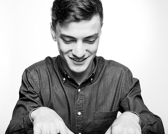 B+W POWERS JOE-0228